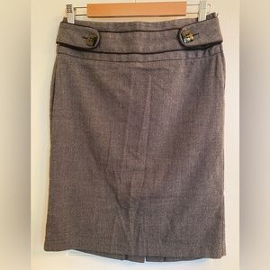 Maurices Women’s Size 3/4 Gray Skirt w/ Black detail